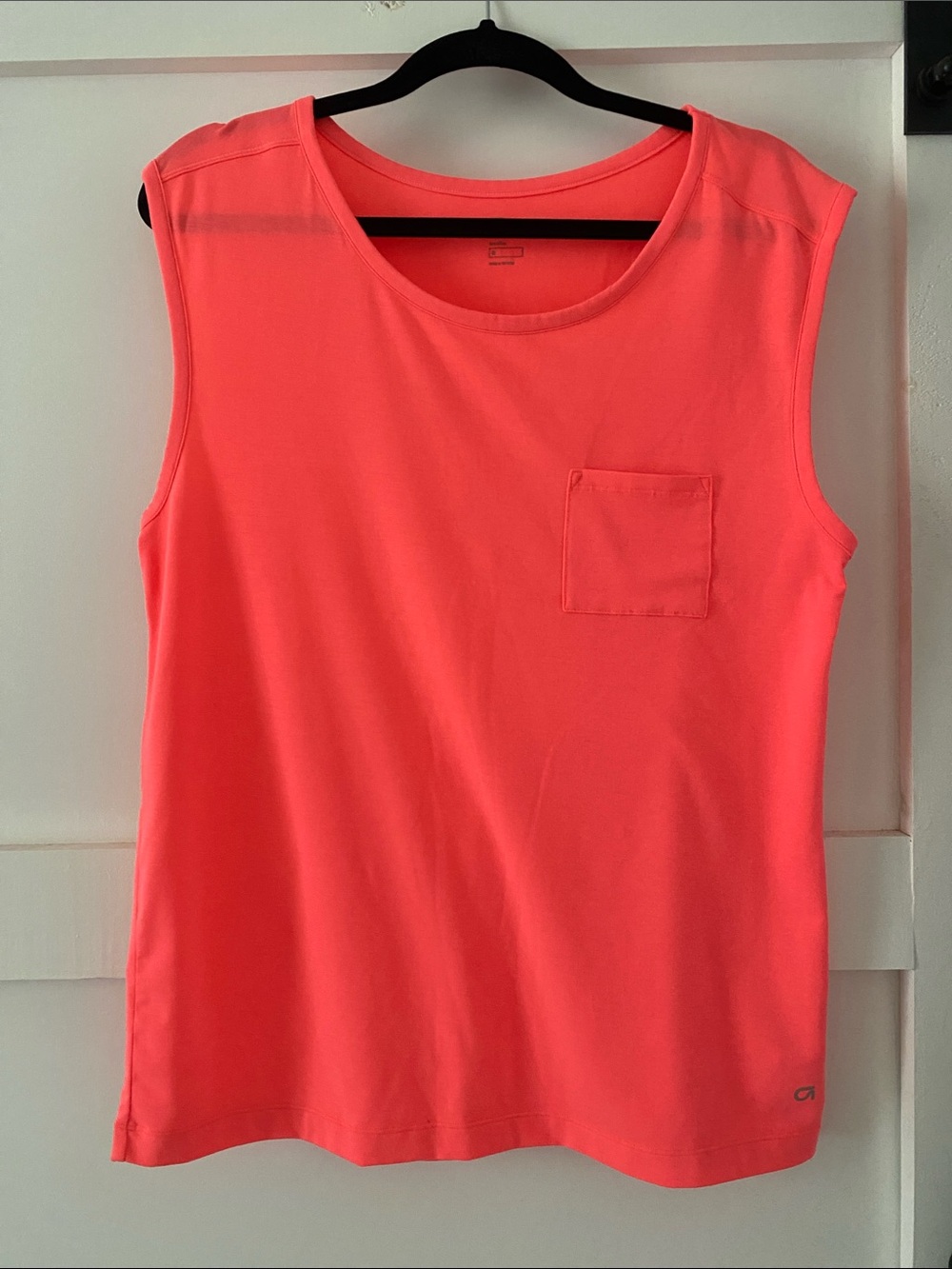 GAP FIT Breathe- Coral Pocket Sleeveless Tank